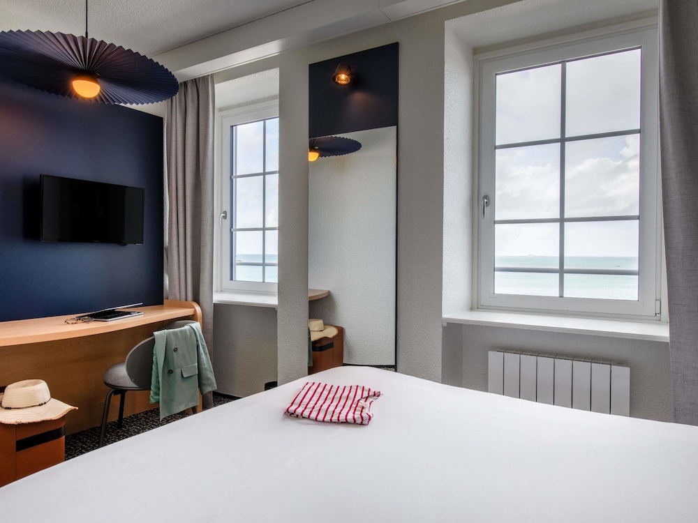 Standard Room, Multiple Beds - Photo 8