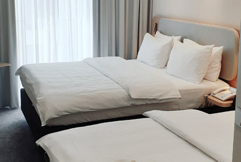 Standard Room, 1 Queen Bed - Photo 5