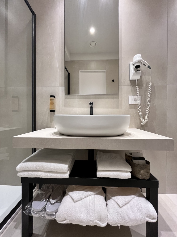 Executive Room, 1 King Bed, Non Smoking, Pool View