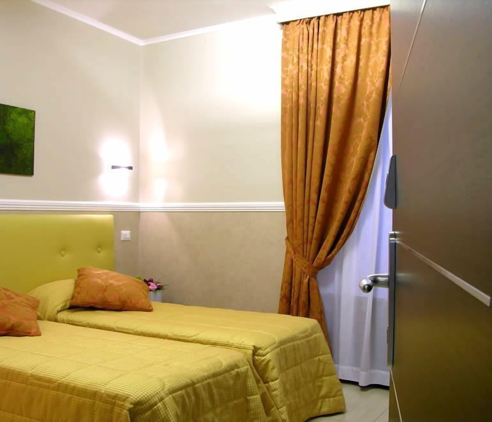 Twin Room, 2 Twin Beds photo 3