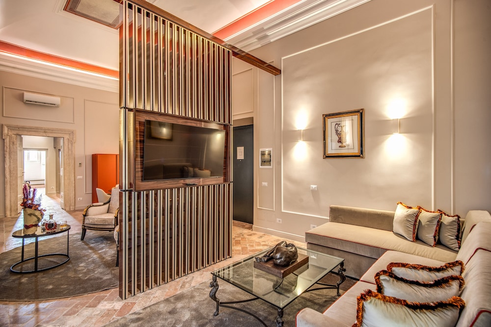 Luxury Suite, 1 King Bed with Sofa bed, City View thumbnail 6