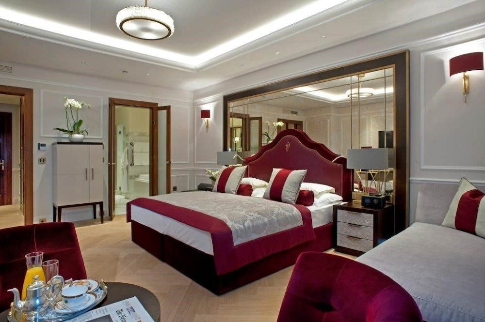 Executive Double Room, 1 King Bed, Garden Area photo 2