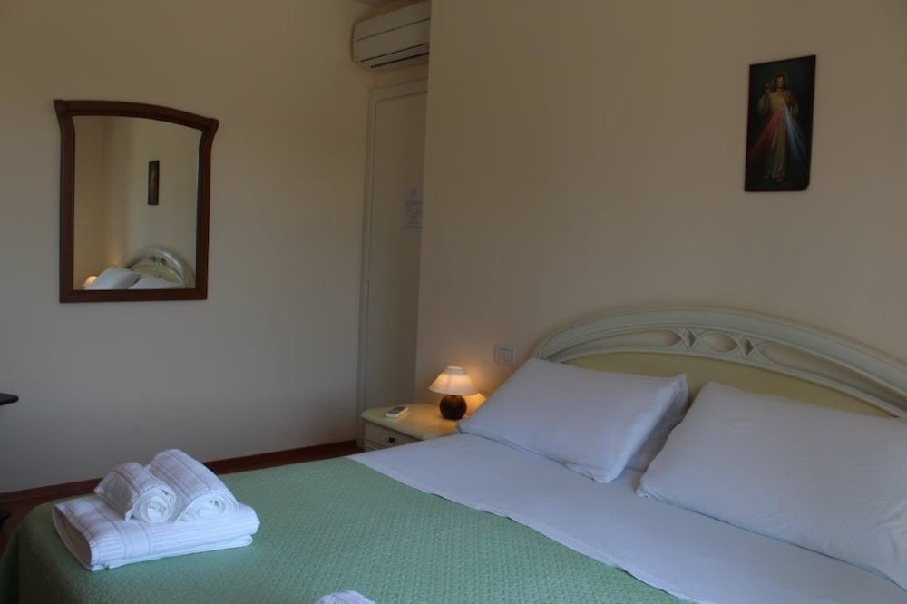 Triple Room (external private bathroom) photo 2