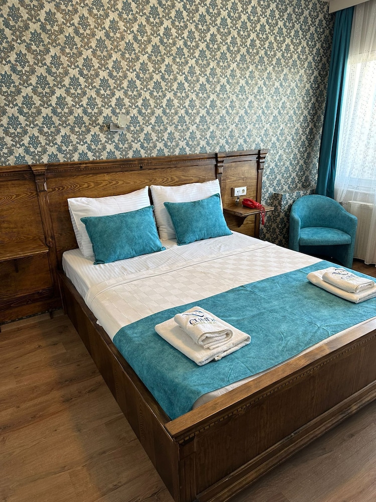 Standard Room, 1 Double Bed, Pool View