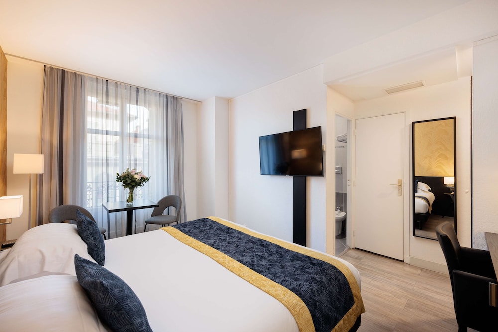 Superior Room, 1 King Bed, Non Smoking (Twin bed on request) - Photo 6