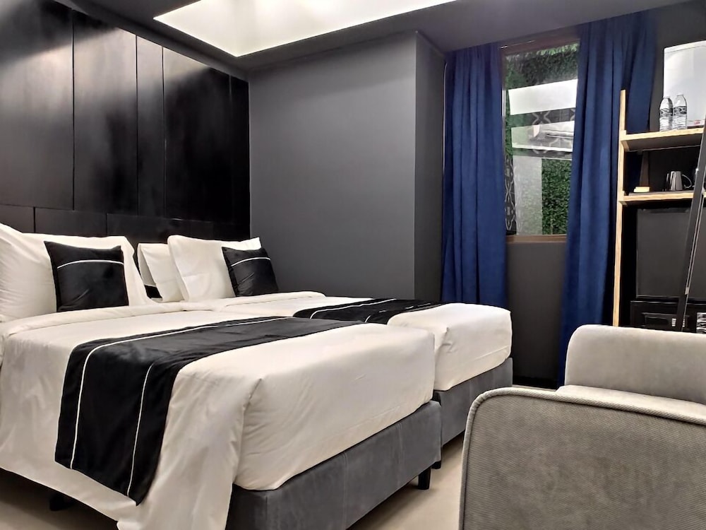 Buttermilk Deluxe (1 Queen or 2 Single Beds) - Photo 1