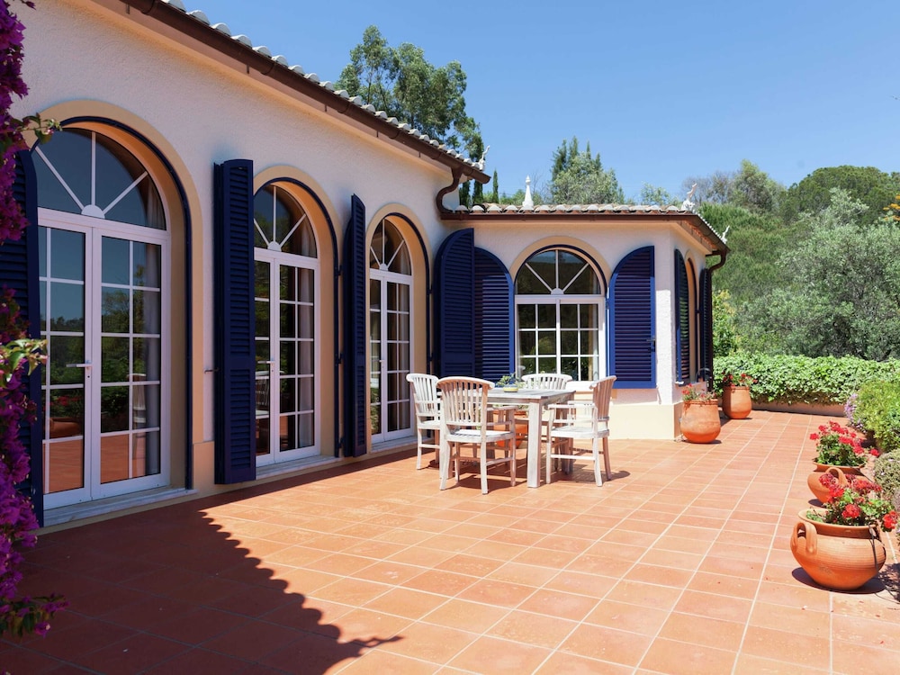 Villa photo 2