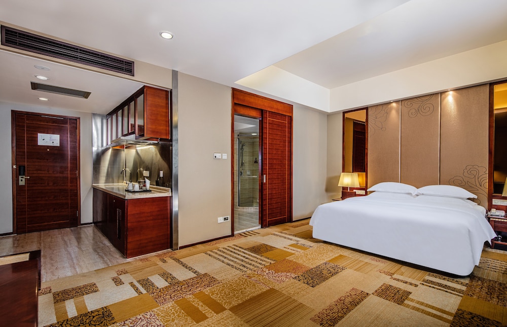 Premium Room, 1 King Bed - Photo 4