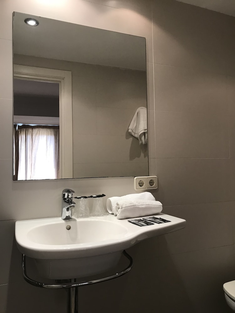 Standard Room, 1 Double Bed photo 3