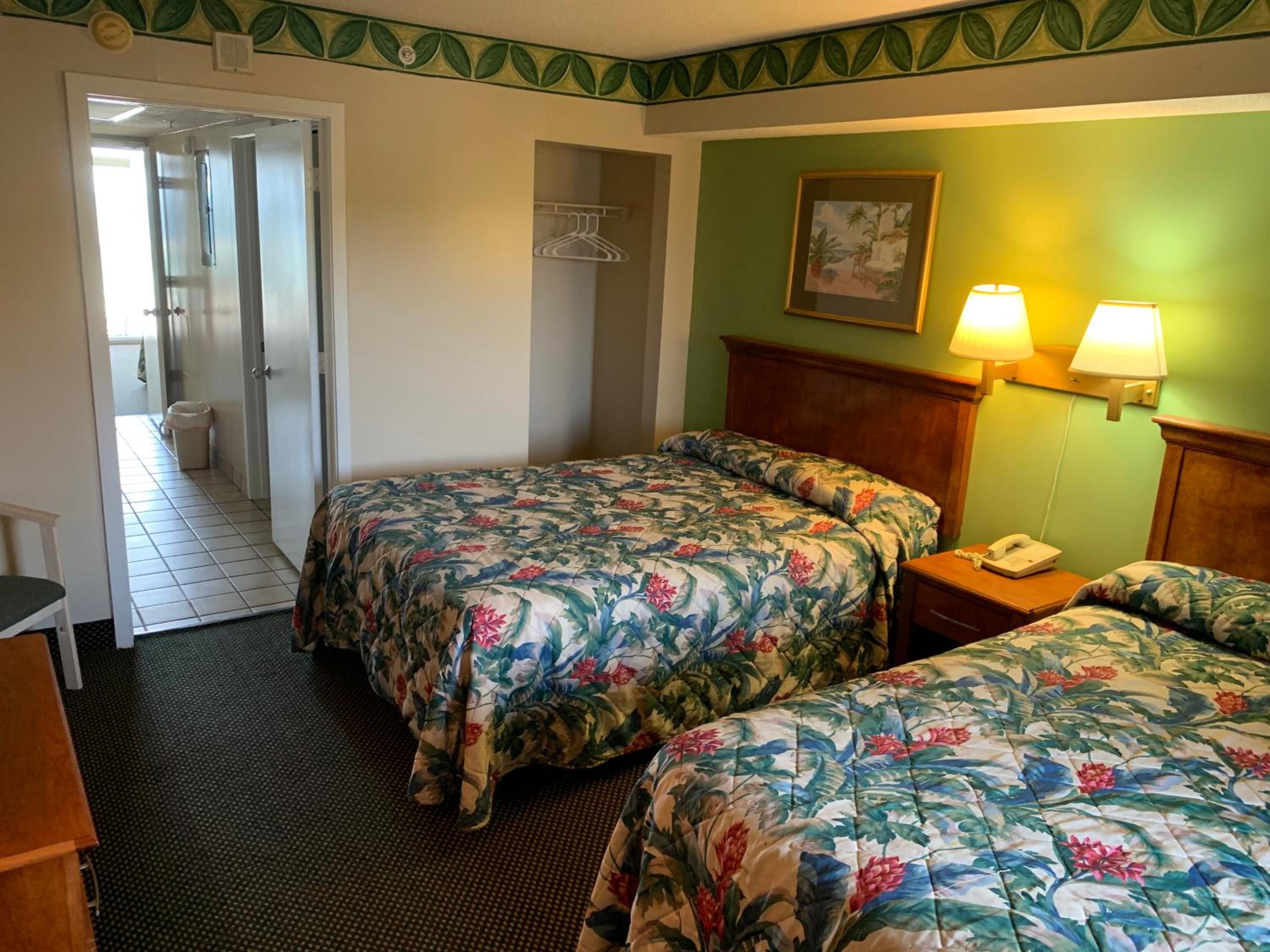 One-Bedroom Suite - Ocean Front  photo 2