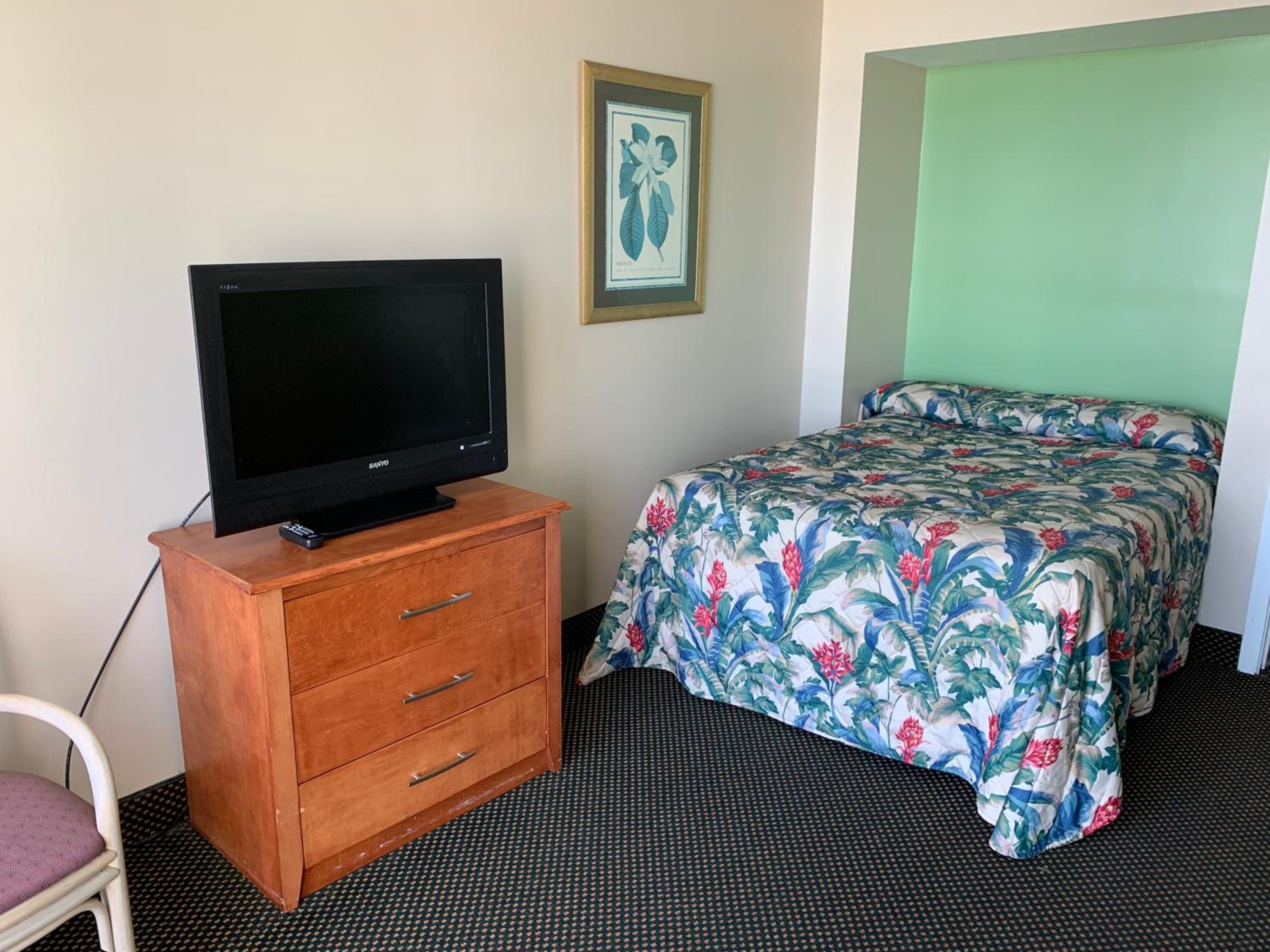 One-Bedroom Suite - Ocean Front  photo 3