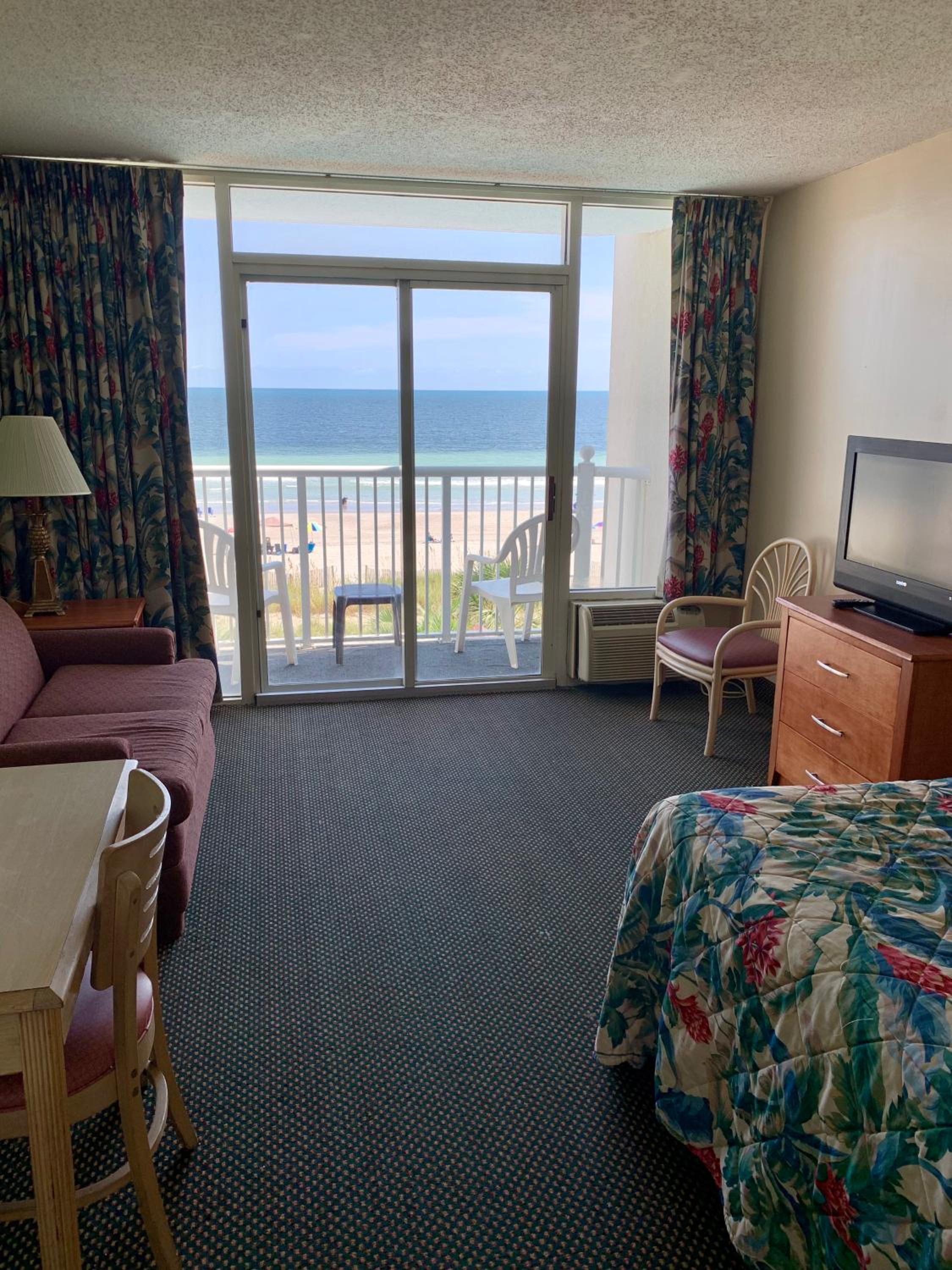 One-Bedroom Suite - Ocean Front  photo 1