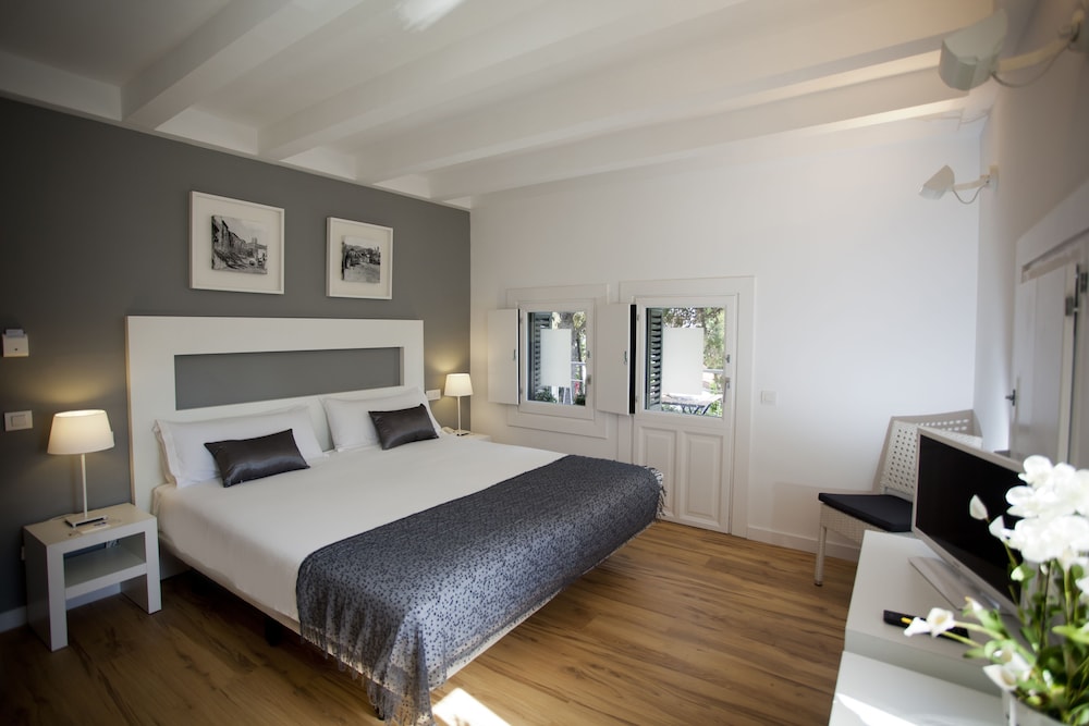 Standard Double or Twin Room - Photo 4
