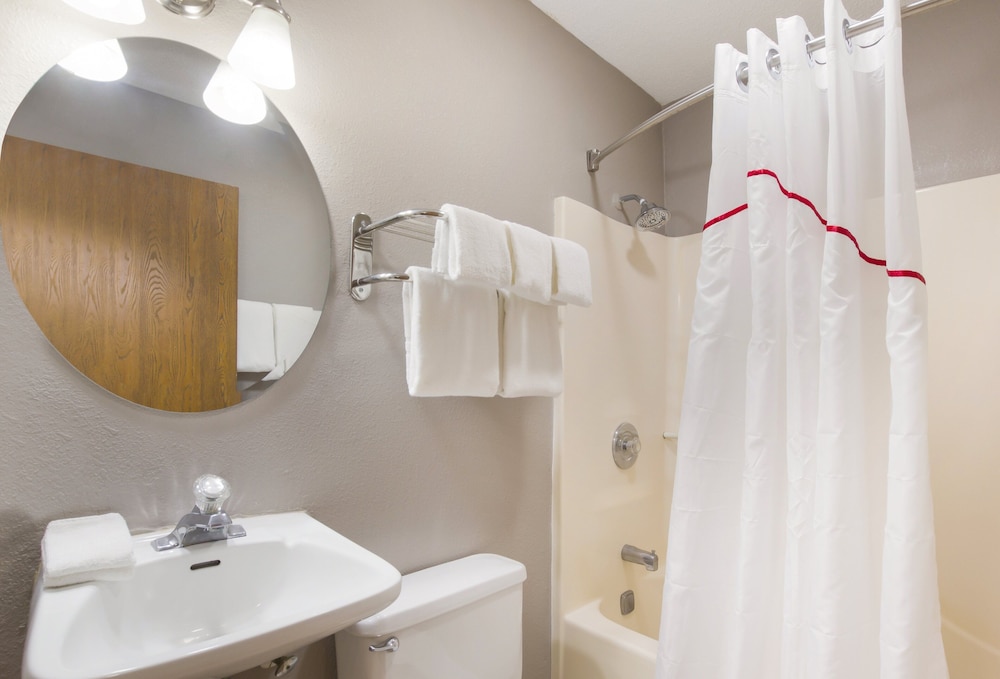 Suite, Multiple Beds, Non Smoking, Kitchen - Photo 4
