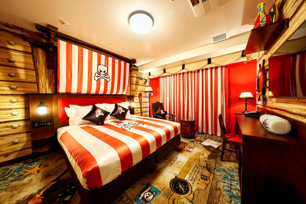 PIRATE Premium photo 1