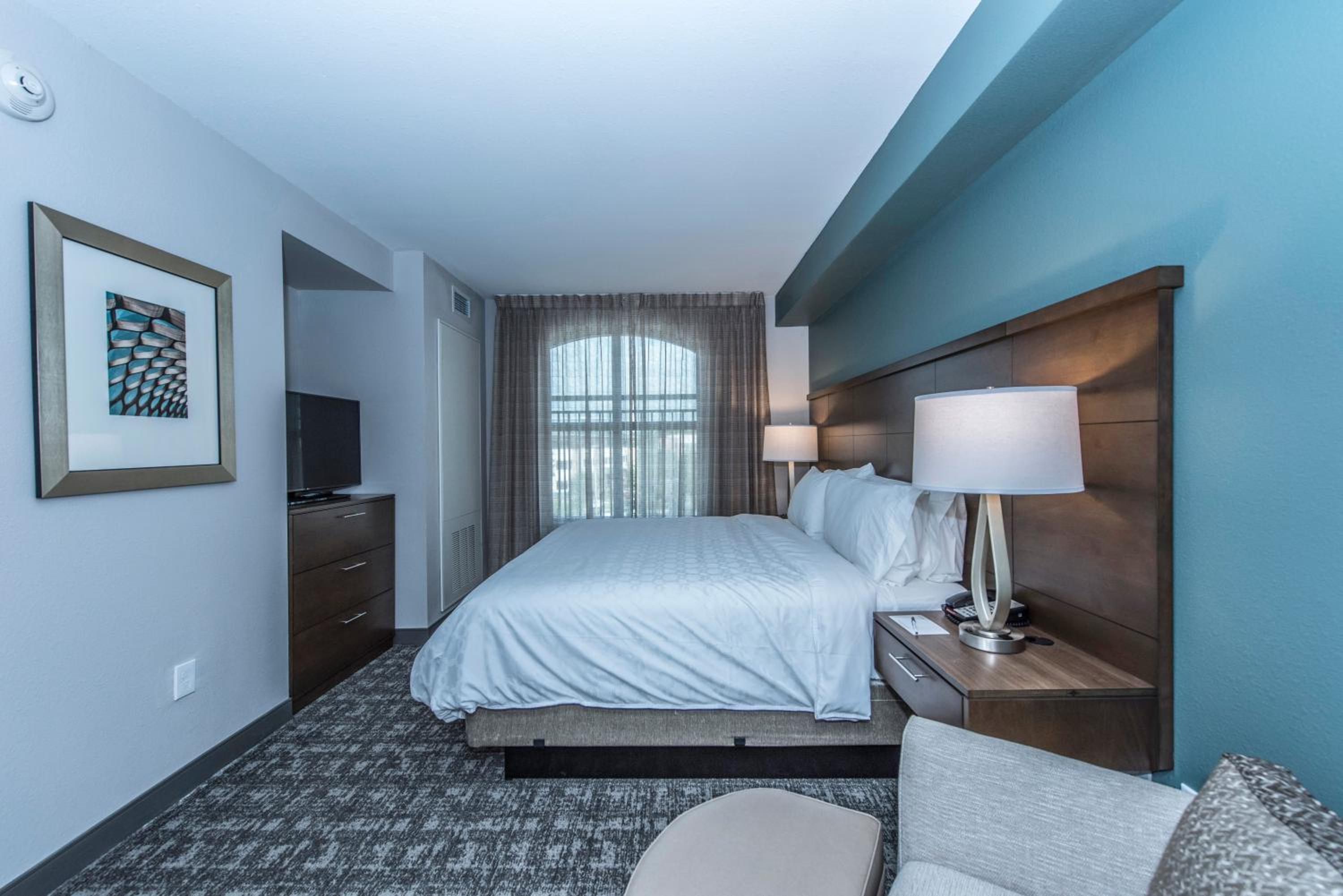 Two Bedroom Suite with One Queen Bed and Two Double Beds - Non-Smoking