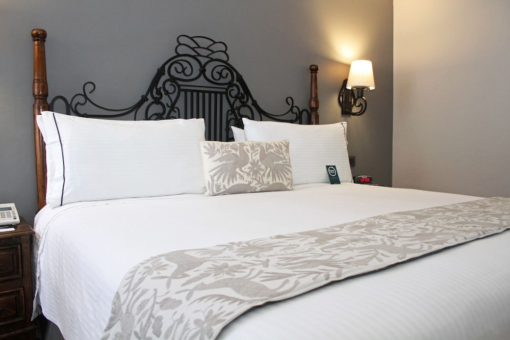 Deluxe Double Room, 1 King Bed thumbnail 5