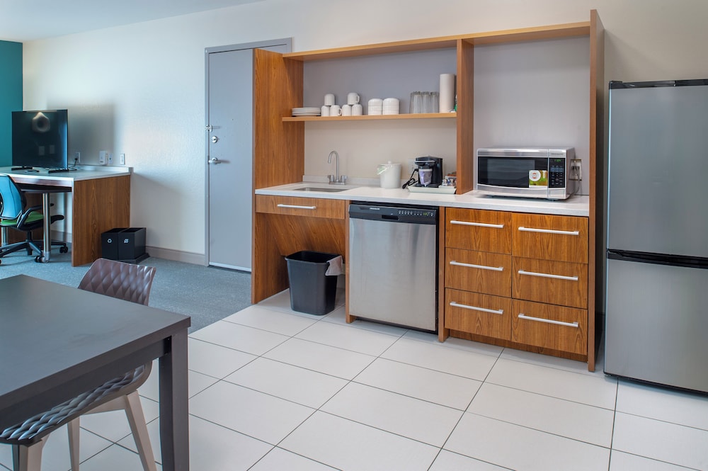 Suite, 1 King Bed, Accessible, Bathtub