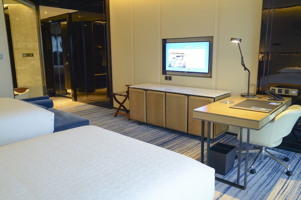 Room, 2 Double Beds, Ocean View photo 3