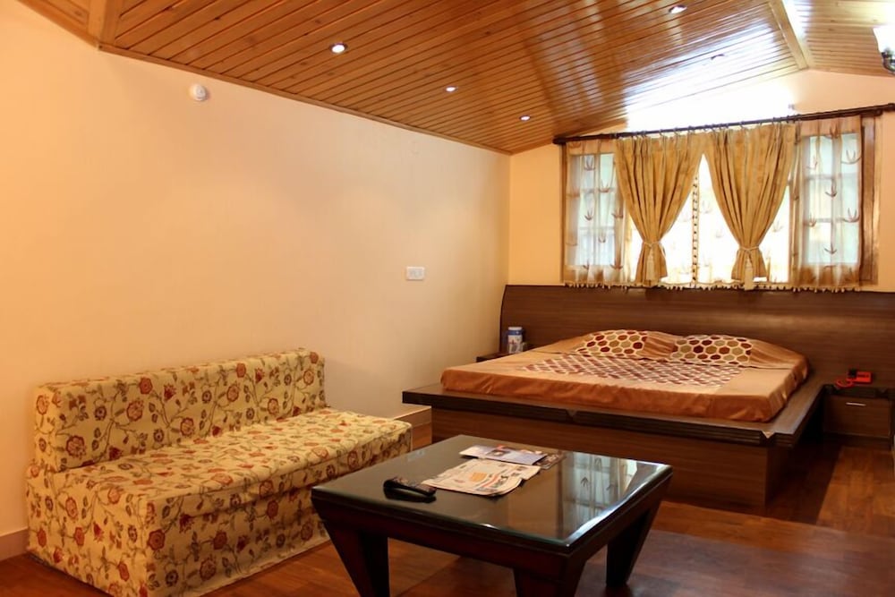 Family Quadruple Room, 1 Bedroom, Balcony, Valley View photo 3