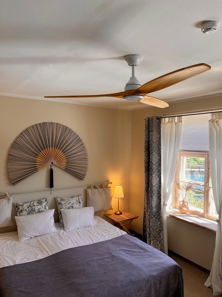 Deluxe Double or Twin Room (With Castle View) photo 2