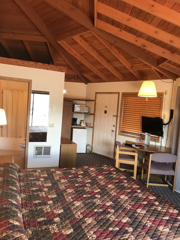 Design Room, 1 King Bed, Accessible
