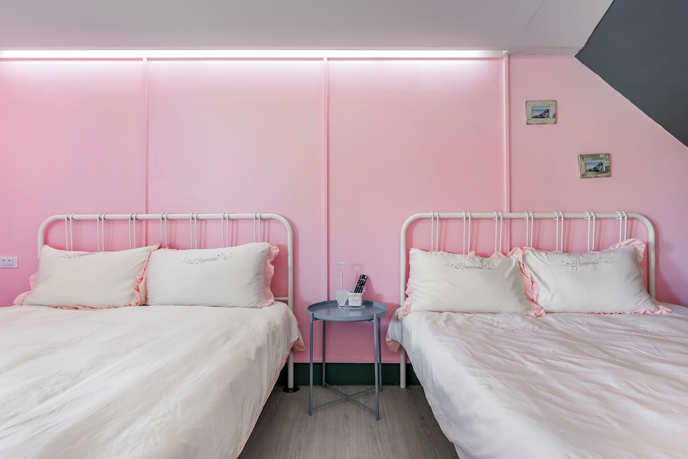 Quadruple room with bathtub photo 3