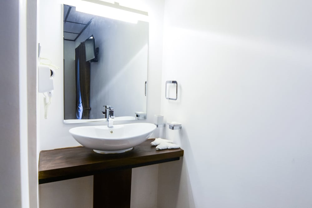 Deluxe Twin Room, 2 Twin Beds, Ensuite photo 2