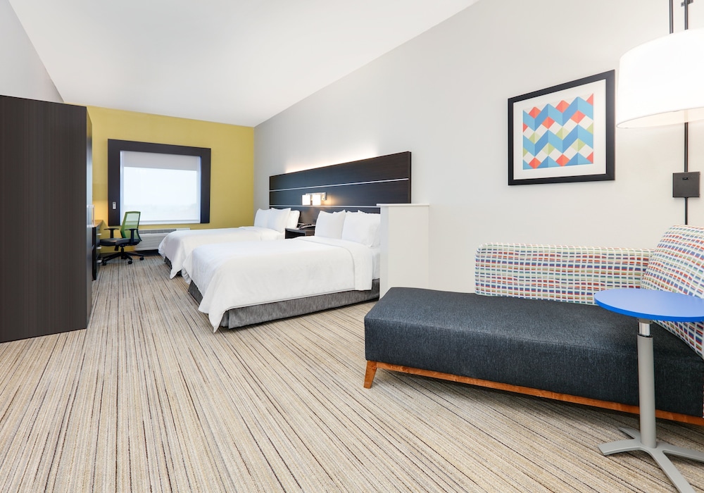 Suite, Multiple Beds - Photo 3