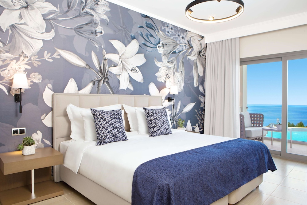 Deluxe Double Room Sharing Pool - Photo 2