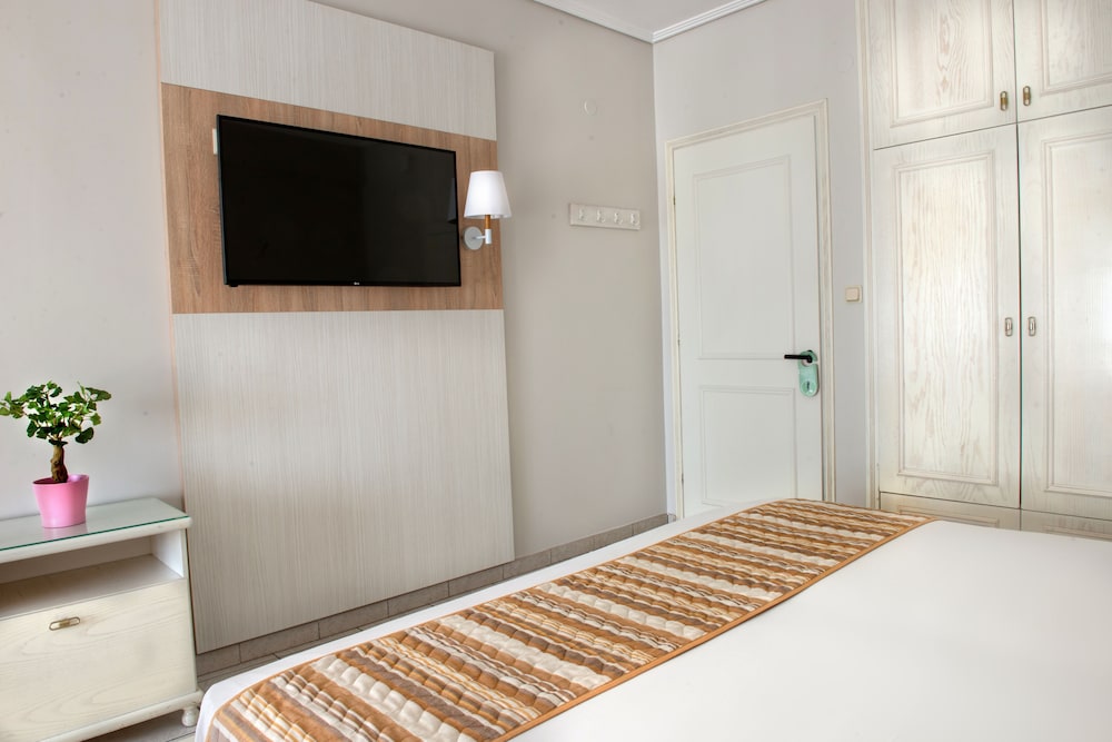 Spacious Triple Room - Photo 2