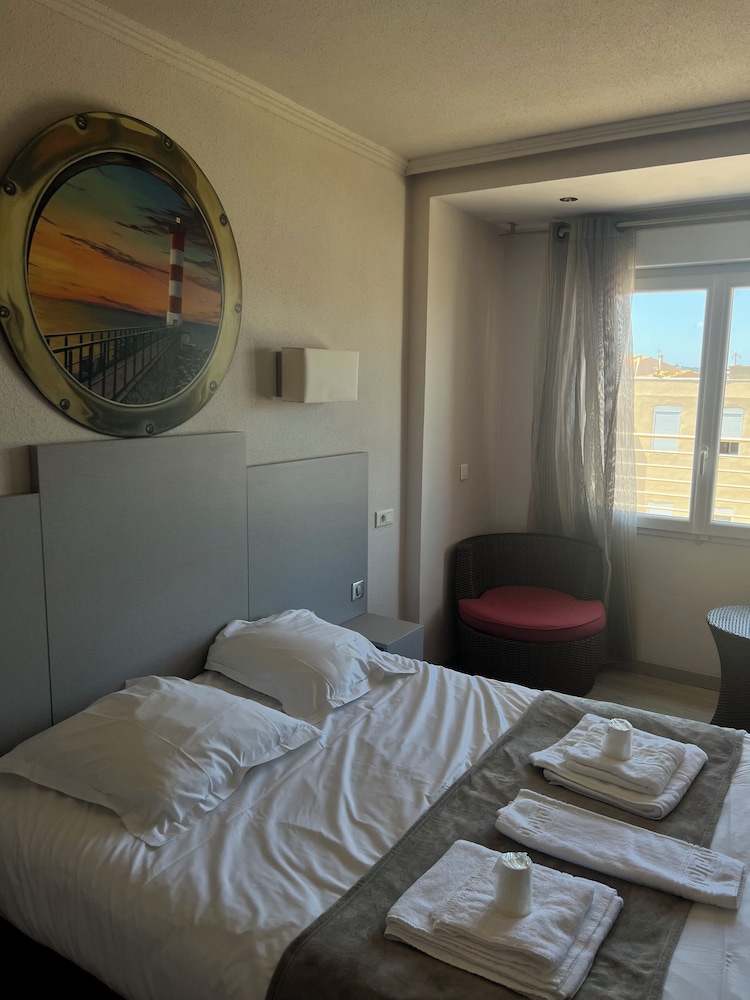 Standard Double Room, City View