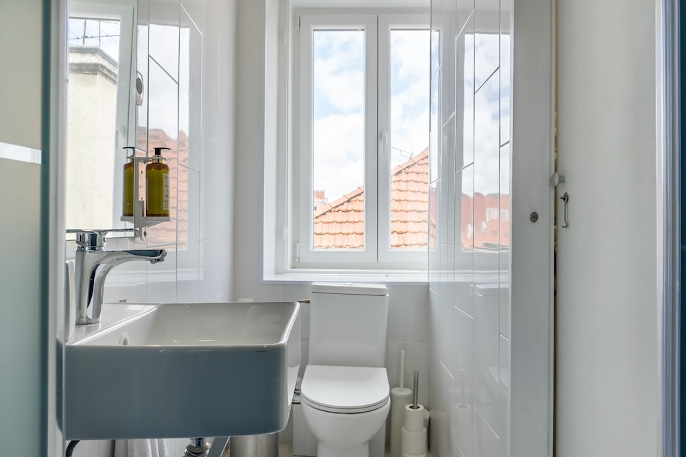 Double Room, Shared Bathroom (Modern) - Photo 9
