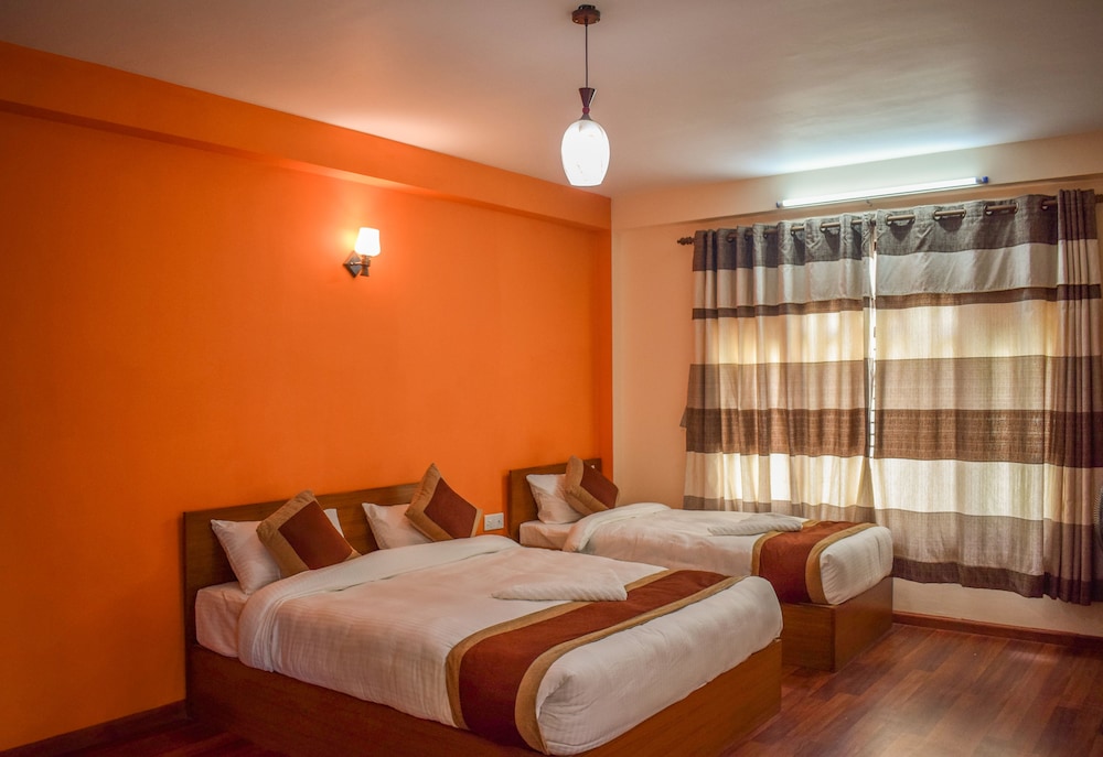 Family Room, Multiple Beds, Garden View