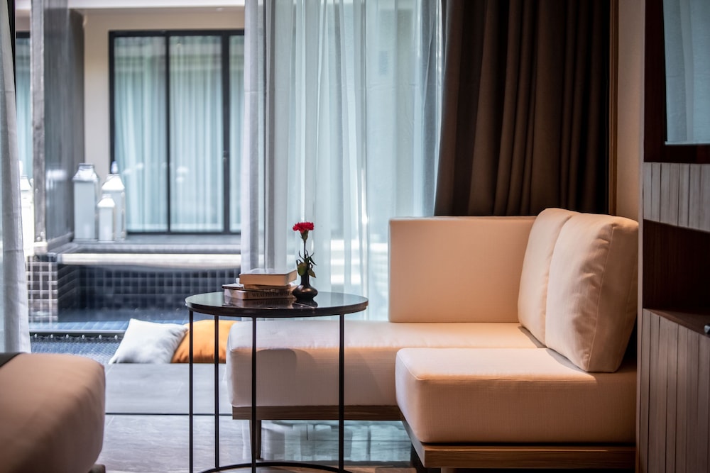 Superior Room, 1 Bedroom, Pool View - Photo 4