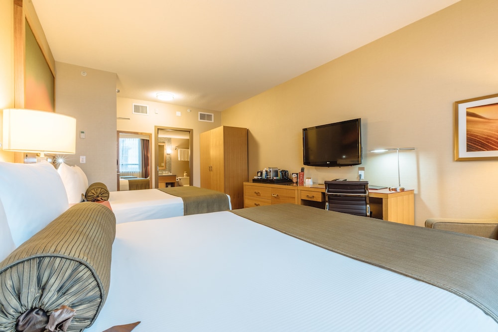 2 Queen Beds (Hotel Tower- Sky Bridge to Casino) photo 2