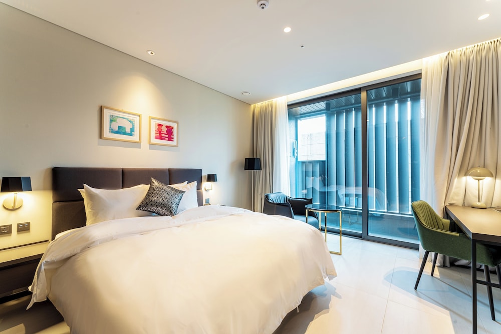 Deluxe Room, Balcony - Photo 1