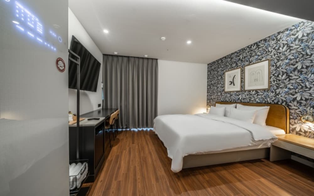 Deluxe Double Room - Photo 26