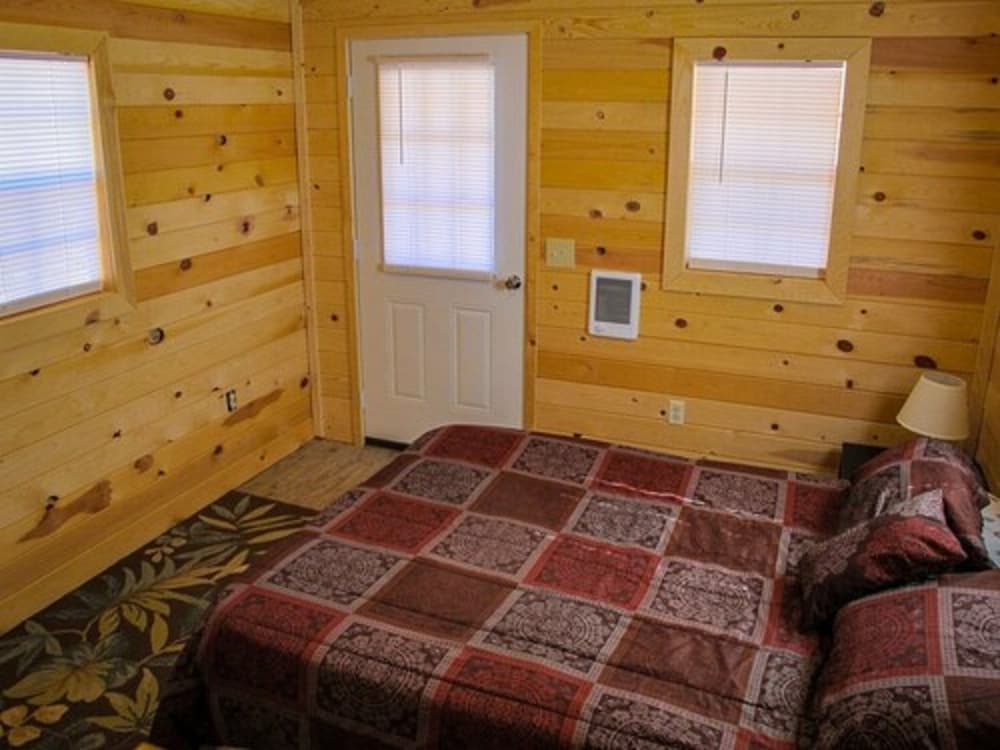 Comfort Cabin, 1 Queen Bed, Accessible, Non Smoking photo 2