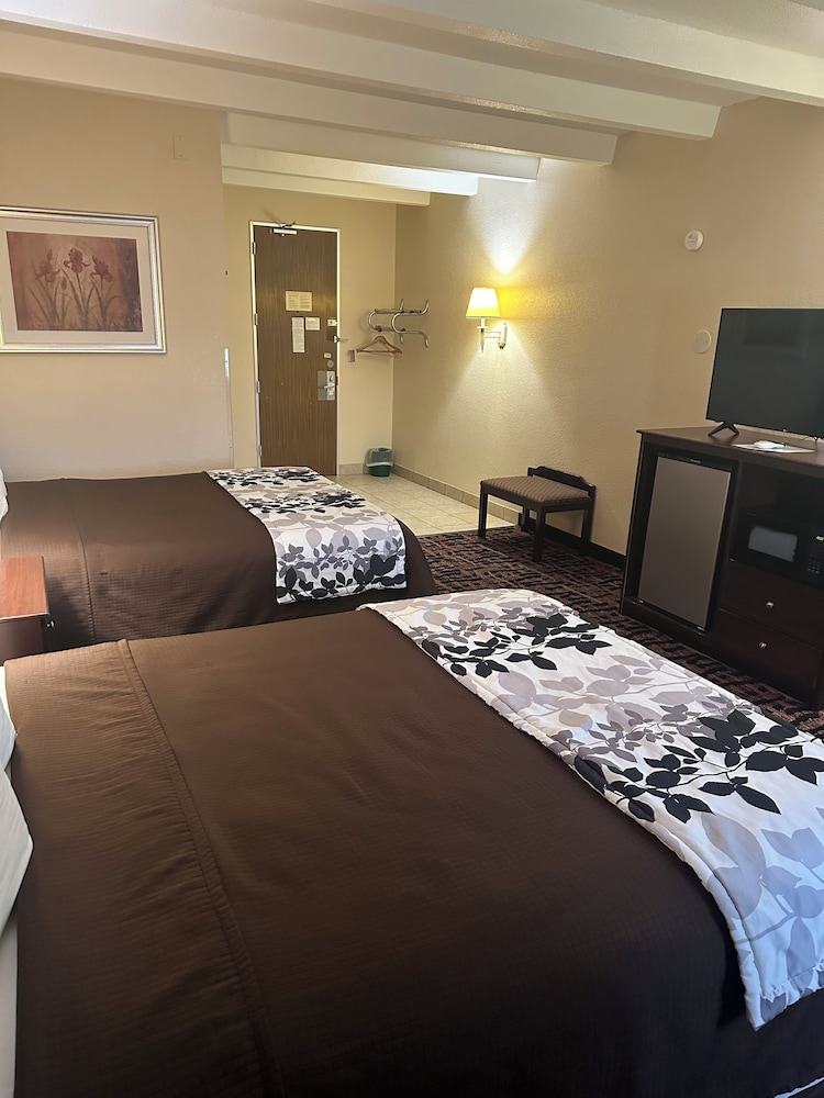Standard Room 2 Queen Beds photo 2