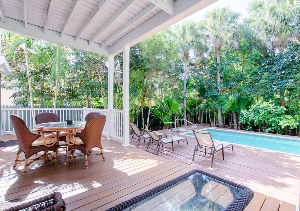 Villa photo 2