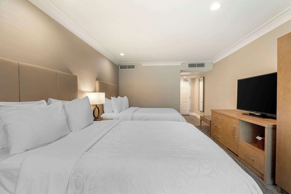 Standard Room, 2 Queen Beds, Balcony, Courtyard View - Photo 4
