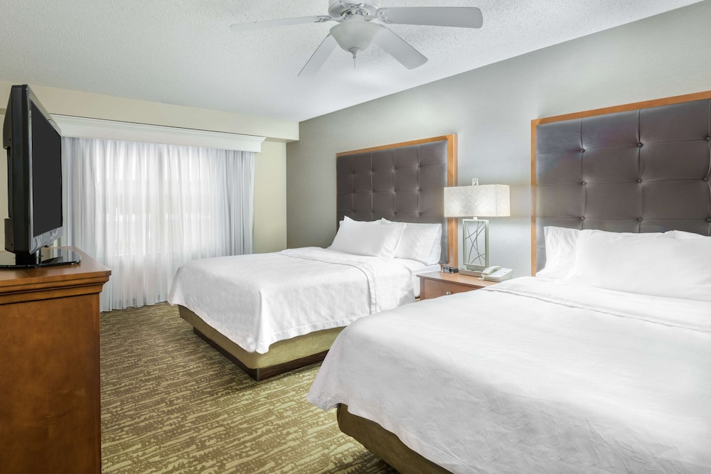 Suite, 2 Bedrooms, Accessible, Non Smoking (Accessible Tub, 1 King/2 Queens) - Photo 2