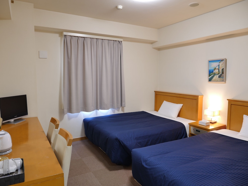 Twin Room, Smoking