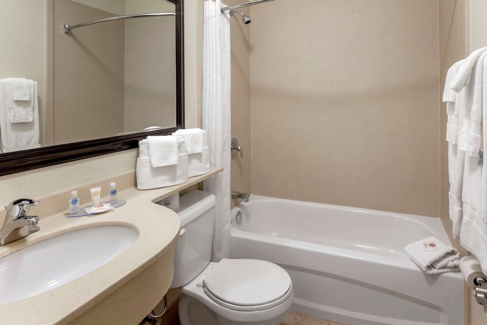 1 King Bed, 2 Person Jet Tub Suite - Photo 2