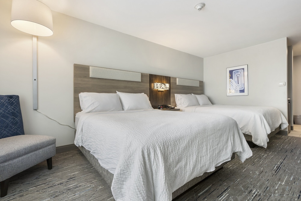 Suite, 2 Queen Beds, Accessible Bathtub (Mobility) - Photo 5