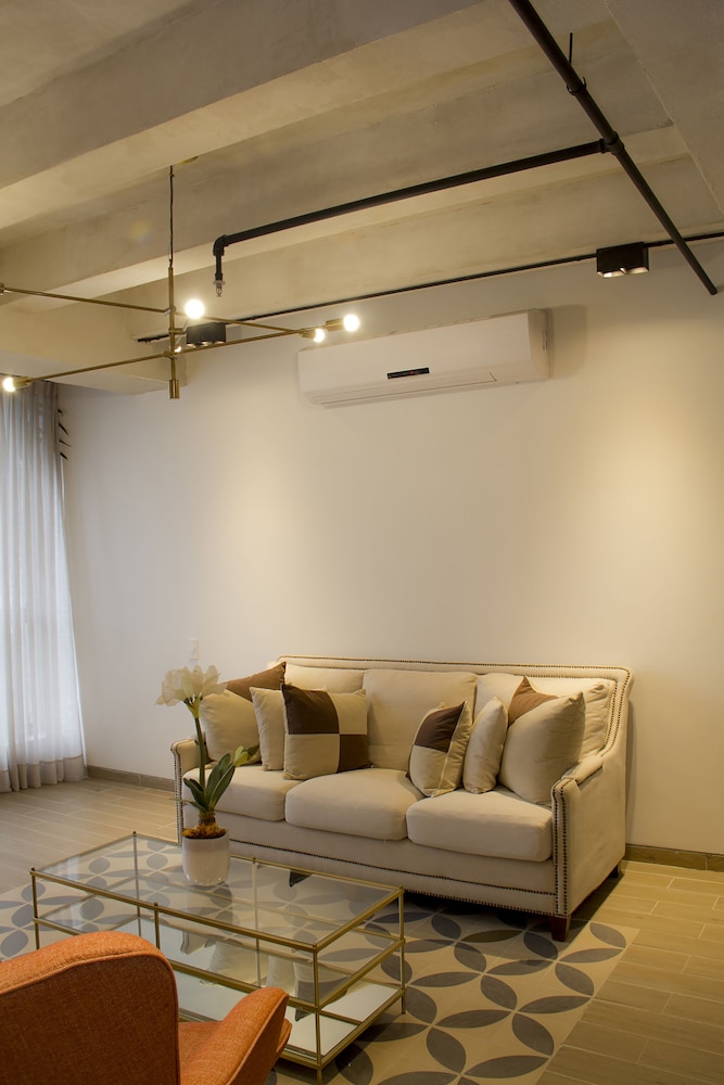 Deluxe Room, City View, Mezzanine photo 3