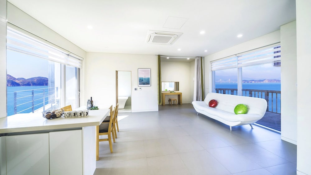 Mint 202 photo 1