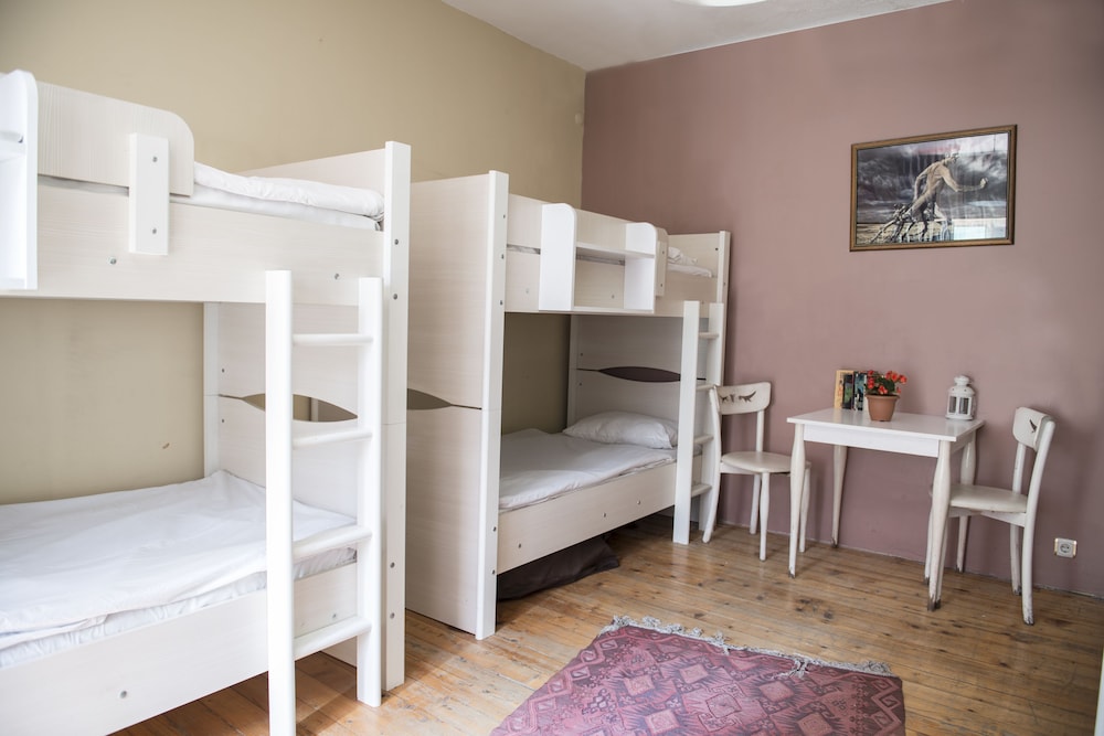 Basic Shared Dormitory, Female Dorm, Shared Bathroom (for 6 people) photo 3