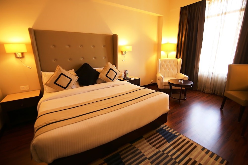 Executive Room - Photo 7